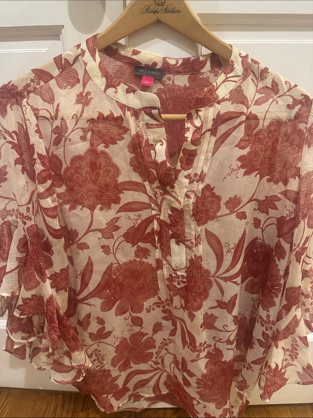 Vince Camuto Cream Blouse with Rust Floral Motif flecks gold & flair sleeves